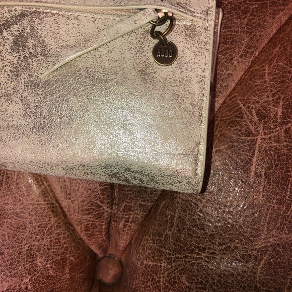 Hobo gold distressed wallet - Picture 2 of 7